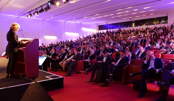 palestra-evento-corporativo-publico-ambientemoderno-luzroxa